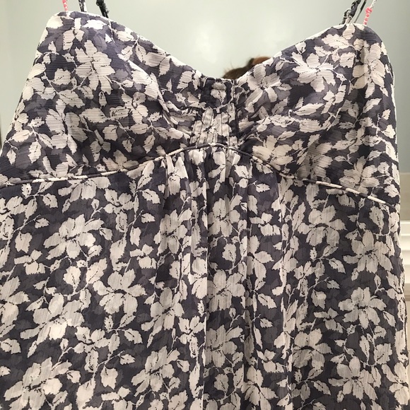 Floral Sky blue and white flowy tank top. - Picture 2 of 8